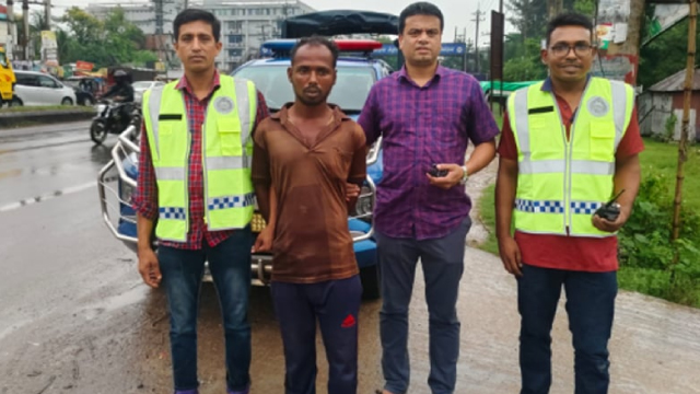 ময়মনসিংহে দুই সন্তানসহ গৃহবধূকে হত্যার প্রধান আসামি আটক
