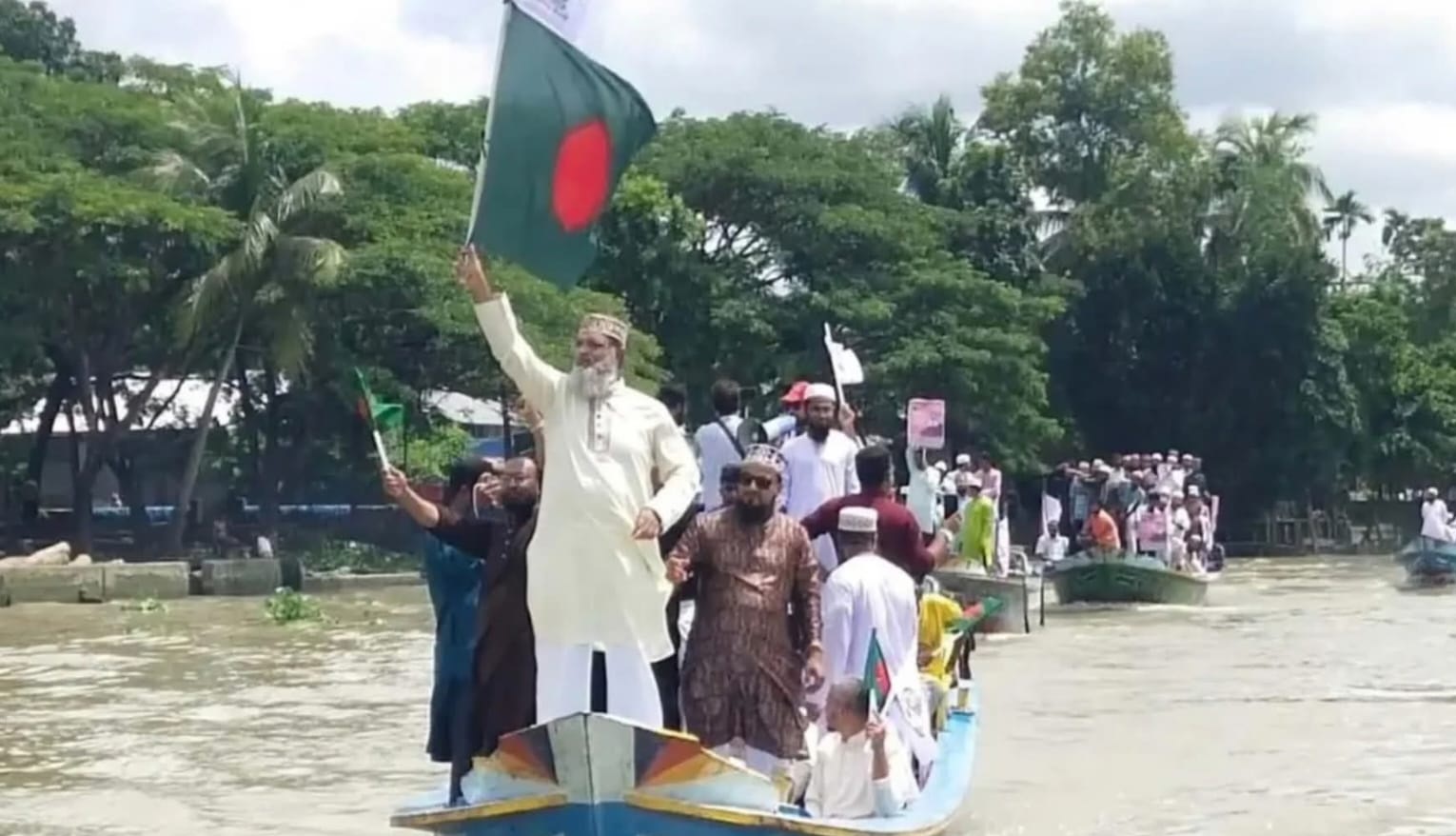 পিরোজপুরে জামায়াতের শতাধিক ট্রলার নিয়ে নৌবহর