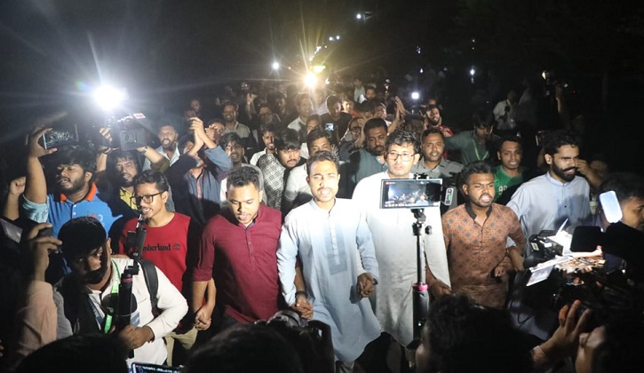 জাকসু নির্বাচন বর্জনের পর পুনর্নির্বাচনের দাবিতে বিক্ষোভ মিছিল ছাত্রদলের