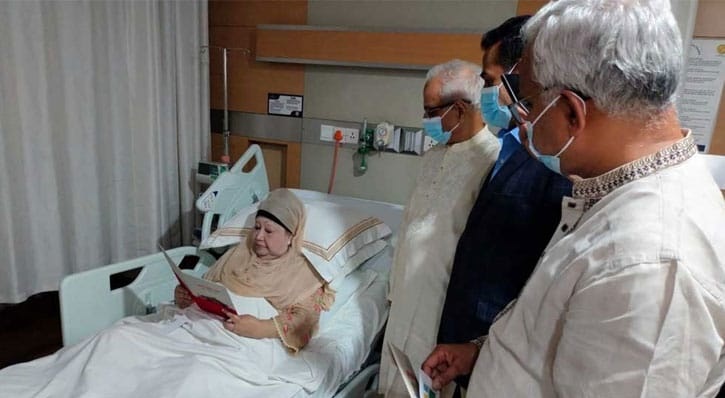 খালেদা জিয়াকে জুলাই সনদ স্বাক্ষর অনুষ্ঠানে আমন্ত্রণ জানিয়েছে কমিশন