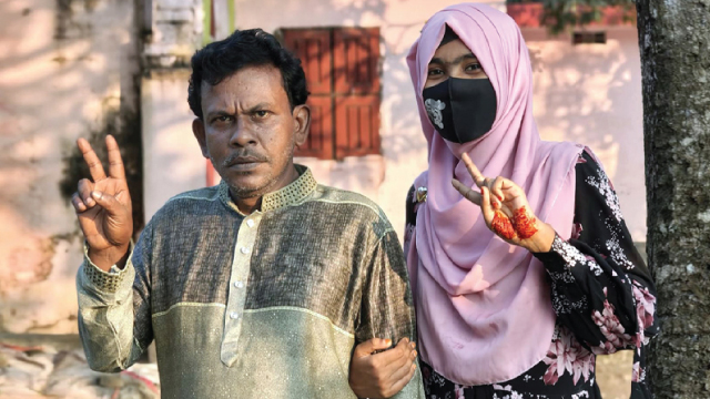 একসঙ্গে এইচএসসি পাস করলেন বাবা-মেয়ে