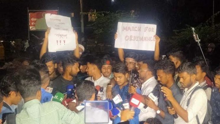 শিক্ষা মন্ত্রণালয়ের আশ্বাসে ৭ কলেজের আন্দোলন স্থগিত
