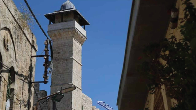 ইব্রাহিমি মসজিদ বন্ধ করে দিল ইসরায়েল, ফিলিস্তিনিদের ওপর কারফিউ