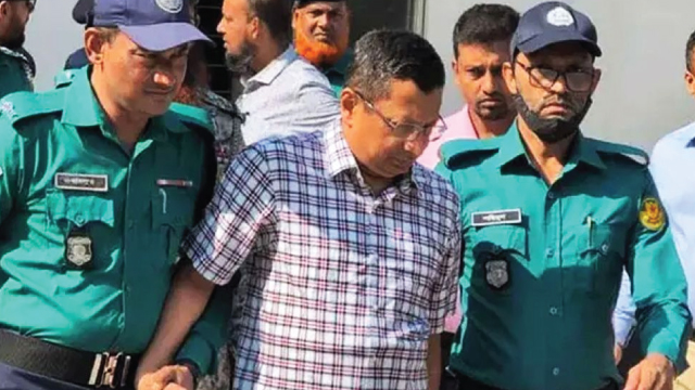 ট্রাইব্যুনালে হাজির করা হয়েছে সাবেক আইজিপি মামুনকে