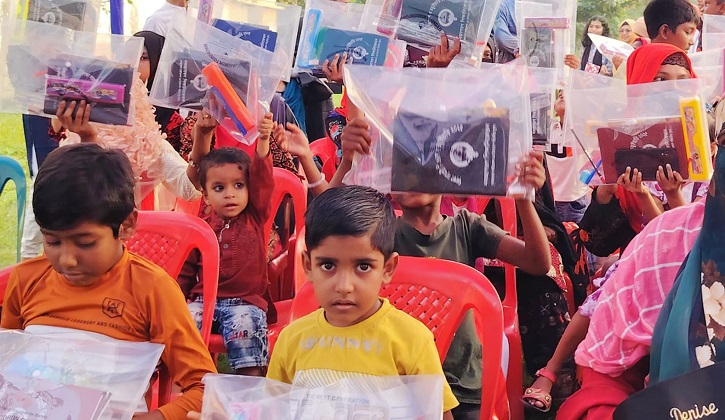 রাবিতে সুবিধাবঞ্চিত শিশুদের মাঝে নবজাগরণ ফাউন্ডেশনের শিক্ষা সামগ্রী বিতরণ