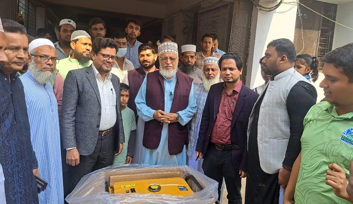 রায়পুর উপজেলা স্বাস্থ্য কমপ্লেক্সে জামায়াত প্রার্থীর জেনারেটর প্রদান