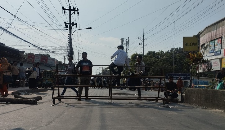 রাবি শিক্ষার্থীর ওপর দুর্বৃত্তদের হামলা, ঢাকা-রাজশাহী মহাসড়ক অবরোধ