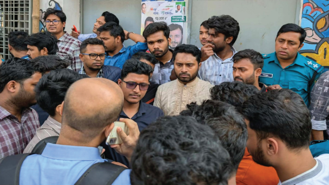 সহকারী সার্জেন্ট কর্তৃক জবি শিক্ষার্থীর উপর হামলা