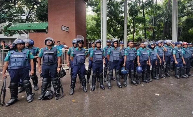 ১৩ নভেম্বর ঘিরে রাজধানীতে সতর্ক অবস্থানে ৫০ থানার পুলিশ