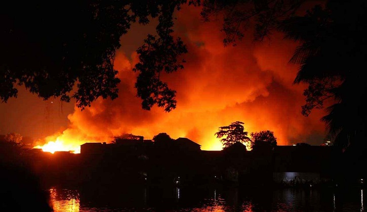৫ ঘণ্টা চেষ্টার পর নিয়ন্ত্রণে কড়াইল বস্তির আগুন