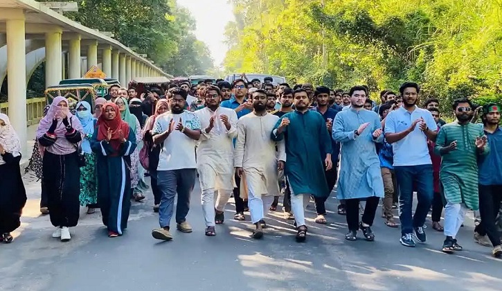 অন্তর্বর্তী সরকারের নির্লিপ্ততা, নিষিদ্ধদের সক্রিয়তায় চাকসুর বিক্ষোভ