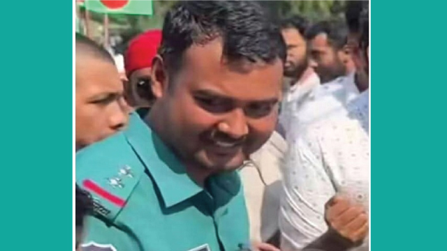 বিএনপি নেতা রিজভীর পা ধরে সালাম করা পুলিশ সদস্য ক্লোজড
