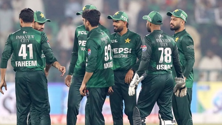 বাবরের বিশ্ব রেকর্ড, ৯ উইকেটে দক্ষিণ আফ্রিকাকে উড়াল পাকিস্তান