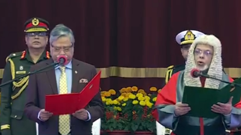 শপথ গ্রহণ করেছেন বিচারপতি জুবায়ের রহমান চৌধুরী