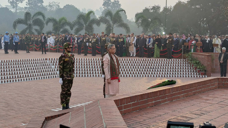 মহান বিজয় দিবসে জাতীয় স্মৃতিসৌধে রাষ্ট্রপতির শ্রদ্ধা