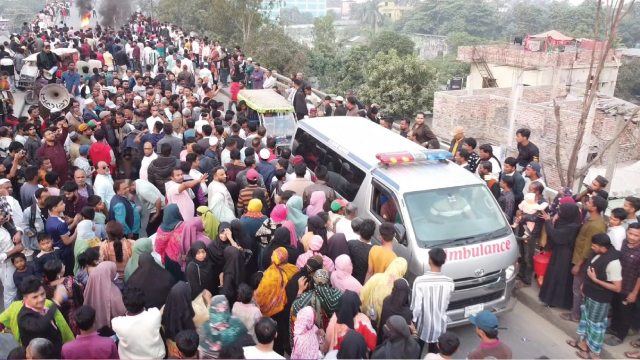 মুন্সিগঞ্জ-৩ আসনের বিএনপির প্রত্যাহারের দাবিতে,পাল্টাপাল্টি সংঘর্ষ অগ্নি সংযোগ ও সড়ক অবরোধ করে বিক্ষোভ!