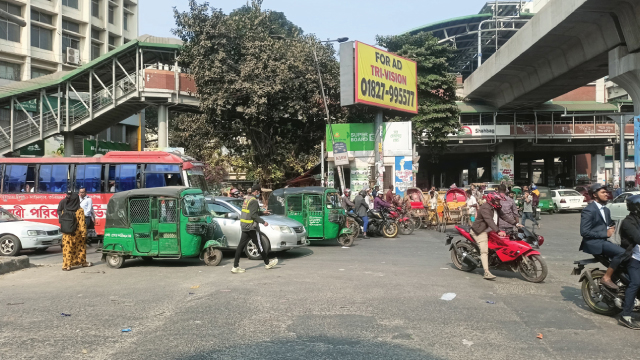 শাহবাগ ছাড়লেন পাঁচ কলেজের শিক্ষার্থীরা, যান চলাচল স্বাভাবিক