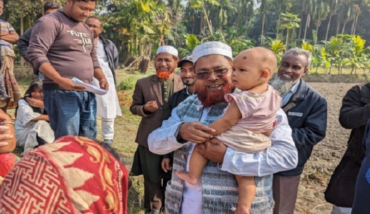 হিন্দু ধর্মাবলম্বী ভোটারদের কাছে ছুটছেন জামায়াত প্রার্থী এটিএম আযম খান