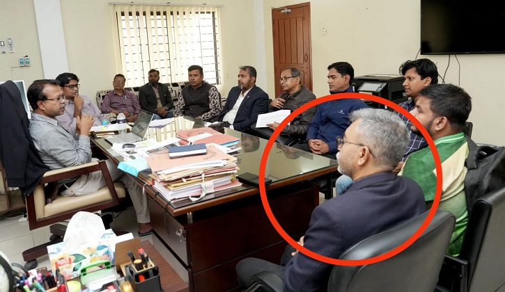 ফ্যাসিস্ট সাংবাদিক সৈকতকে নিয়ে পাবিপ্রবি উপ-উপাচার্যের মিটিং