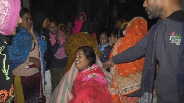 গাইবান্ধা গাছ কাটার সময় চাপা পড়ে আপন দুই বোনের মর্মান্তিক মৃত্যু