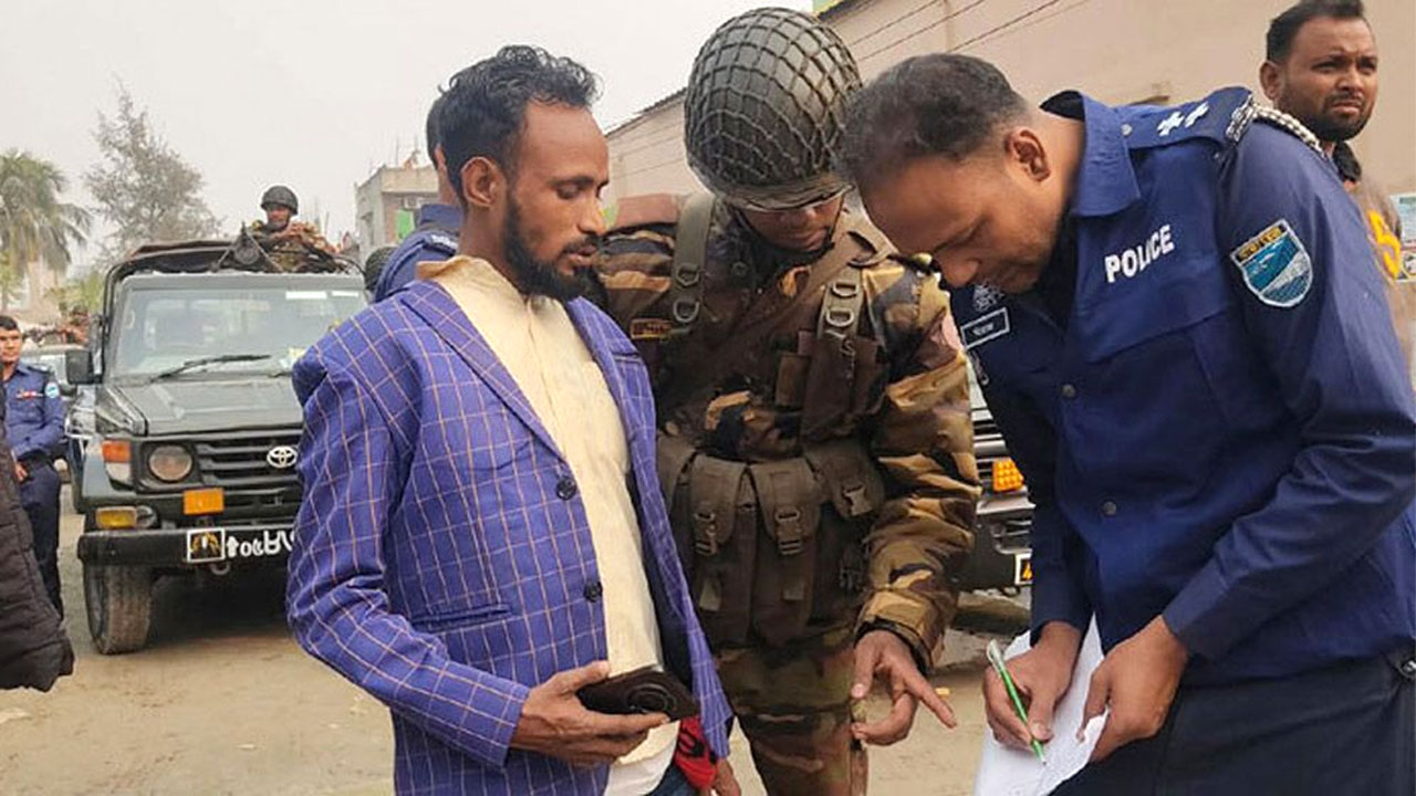 ফতুল্লায় বিএনপির দুই গ্রুপের মধ্যে ব্যাপক সংঘর্ষ, বোমা বিস্ফোরণ