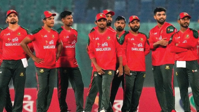 নাজমুল পদত্যাগ না করলে সব ধরনের খেলা বয়কট ঘোষণা ক্রিকেটারদের