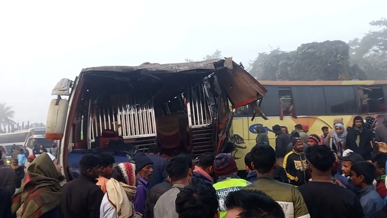 সিলেটে তিন বাসের সংঘর্ষ, নিহত ২ আহত ১০