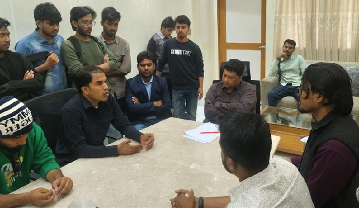 চবিতে ছাত্রদলের অবস্থান কর্মসূচি শেষে প্রশাসনকে ৪৮ ঘণ্টার আলটিমেটাম