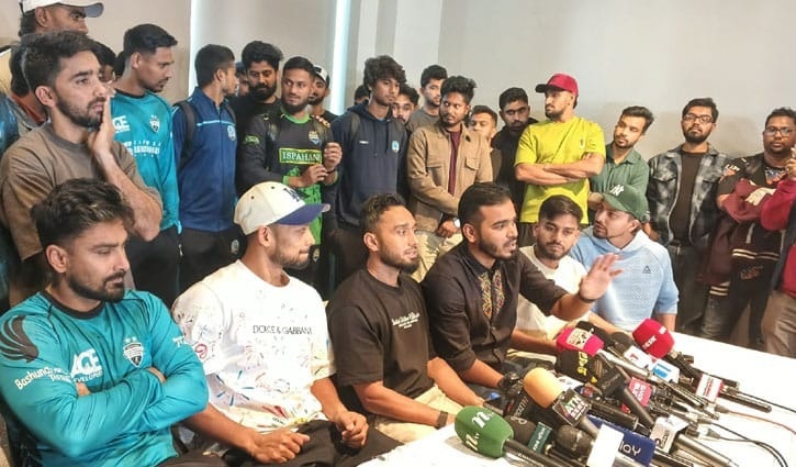 নাজমুল ইসলাম প্রকাশ্যে ক্ষমা চাইলে মাঠে ফিরবেন ক্রিকেটাররা